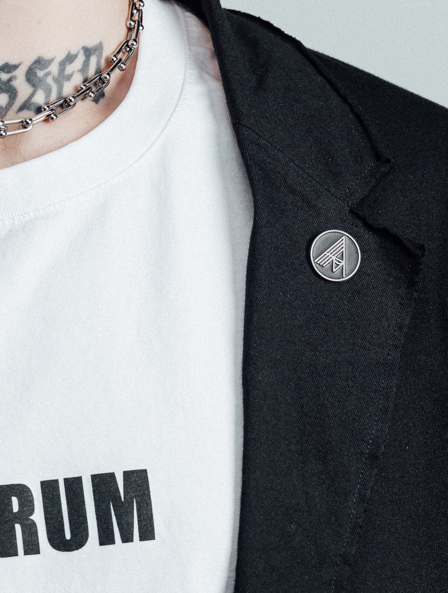 AR-0011 PIN BADGE
